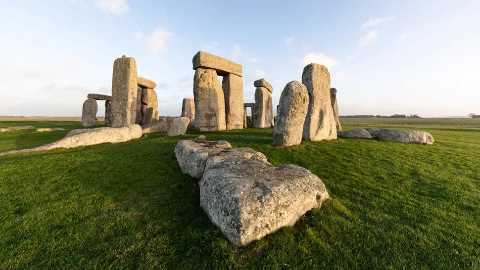 Stonehenge a fost construit de constructori alimentati cu „batoane energetice”?￼￼